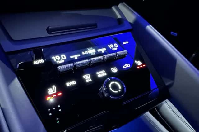 Porsche Macan (2025) thumbnail 23