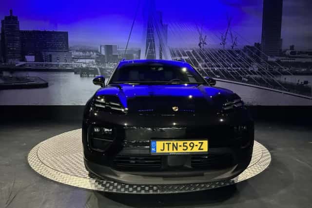 Porsche Macan (2025) thumbnail 5