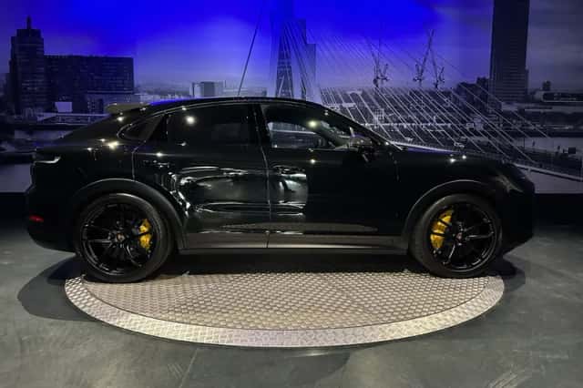 Porsche Cayenne (2025) thumbnail 2
