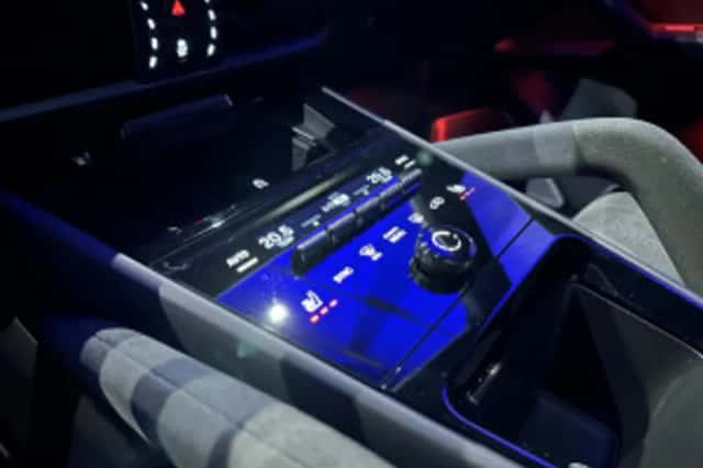 Porsche Cayenne (2025) thumbnail 68