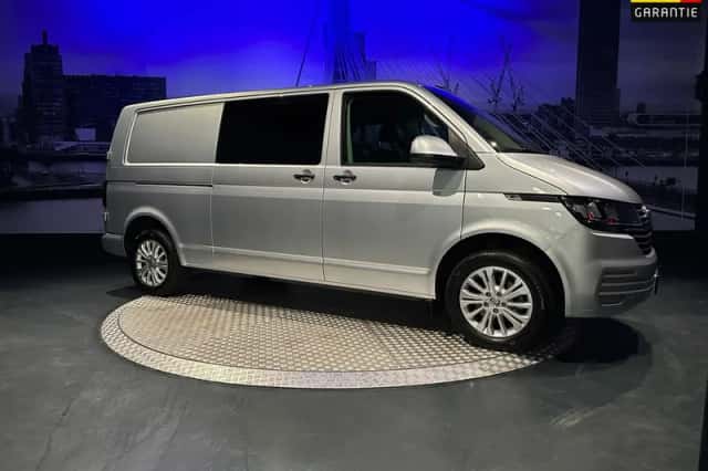 Volkswagen Transporter (2024) thumbnail 1