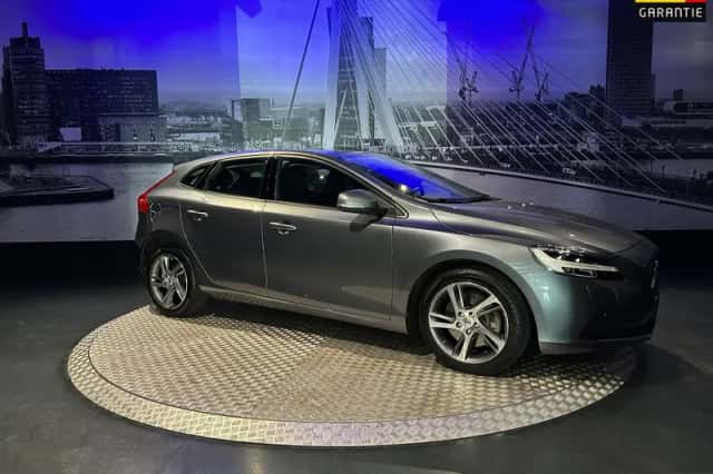 Volvo V40 (2017) thumbnail 1