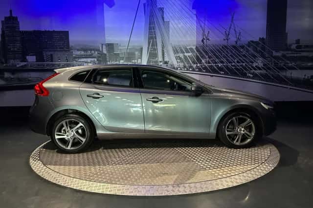 Volvo V40 (2017) thumbnail 2