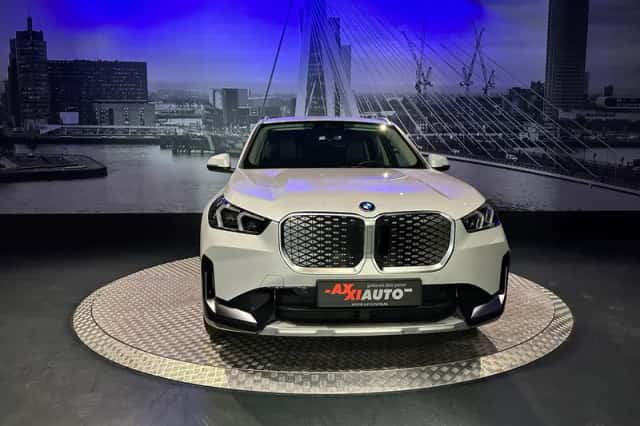 BMW iX1 (2024) thumbnail 5