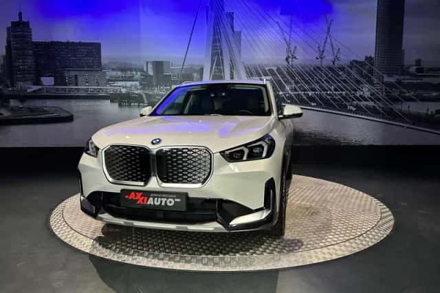 BMW iX1 (2024) thumbnail 6
