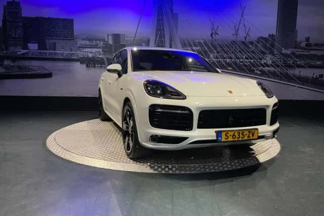 Porsche Cayenne (2022) thumbnail 4