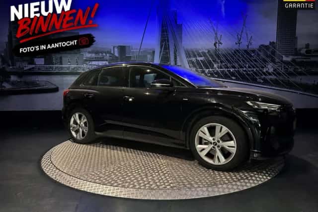 Audi Q4 e-tron (2021) thumbnail 1