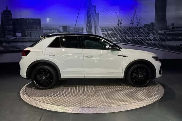 Volkswagen T-Roc (2023) thumbnail 2