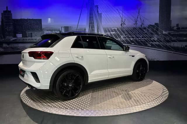 Volkswagen T-Roc (2023) thumbnail 3