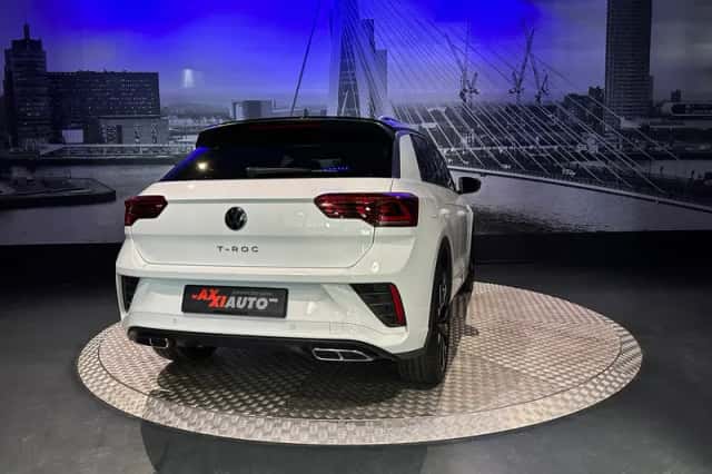 Volkswagen T-Roc (2023) thumbnail 4