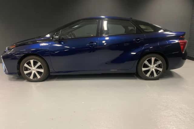 Toyota Mirai (2017) thumbnail 4