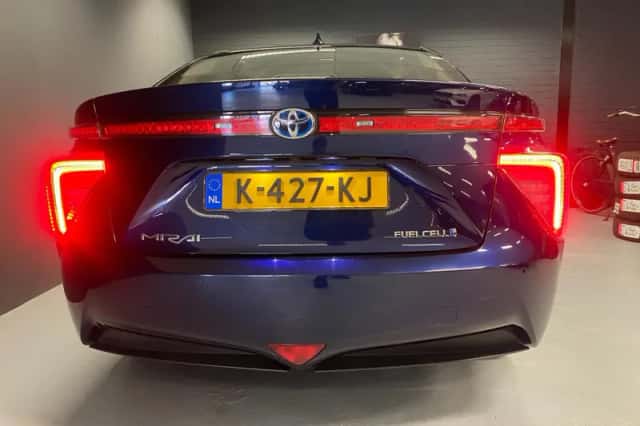 Toyota Mirai (2017) thumbnail 5