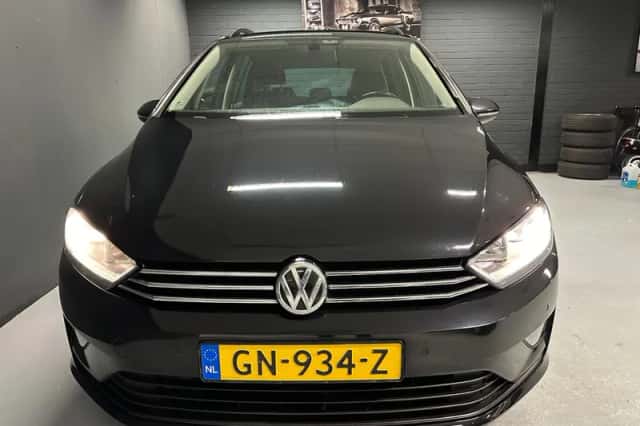 Volkswagen Golf Sportsvan (2015) thumbnail 2
