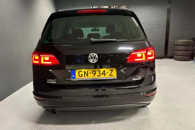 Volkswagen Golf Sportsvan (2015) thumbnail 4