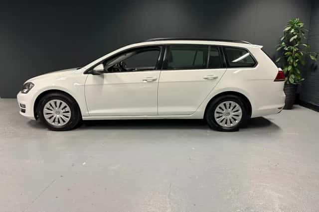 Volkswagen Golf (2015) thumbnail 3