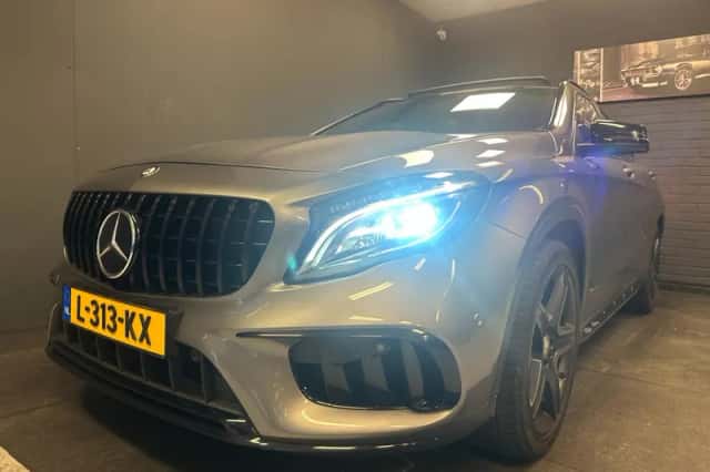Mercedes-Benz GLA-Klasse (2014) thumbnail 1