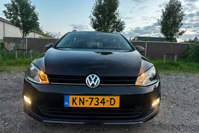 Volkswagen Golf (2016) thumbnail 2