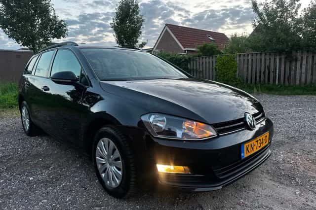 Volkswagen Golf (2016) thumbnail 3