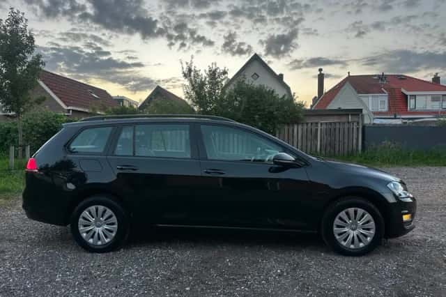 Volkswagen Golf (2016) thumbnail 4