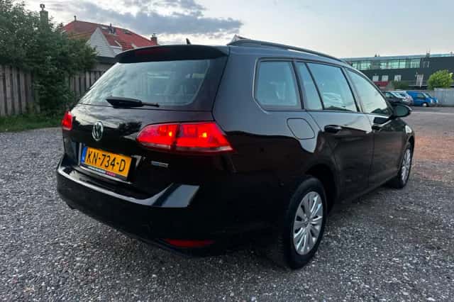 Volkswagen Golf (2016) thumbnail 5