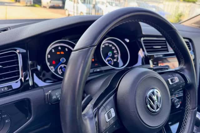 Volkswagen Golf (2018) thumbnail 6