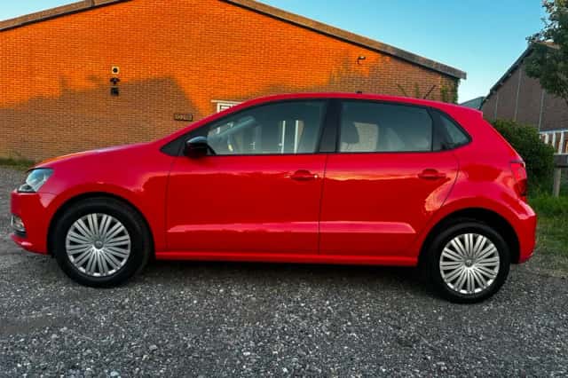 Volkswagen Polo (2015) thumbnail 3