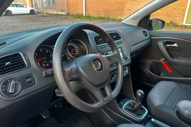 Volkswagen Polo (2015) thumbnail 4