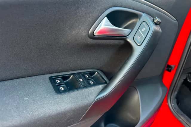 Volkswagen Polo (2015) thumbnail 6