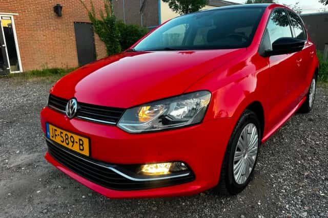 Volkswagen Polo (2016) thumbnail 1