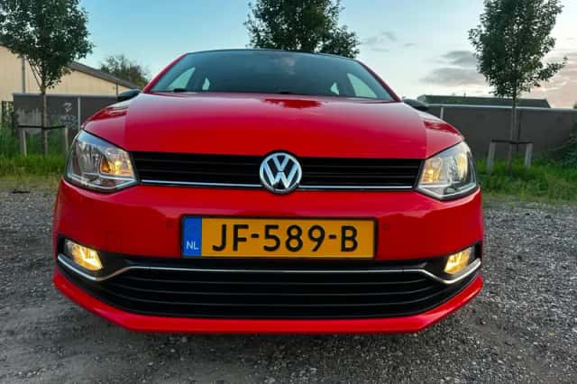 Volkswagen Polo (2016) thumbnail 2