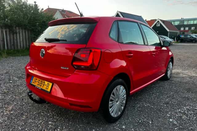 Volkswagen Polo (2016) thumbnail 3