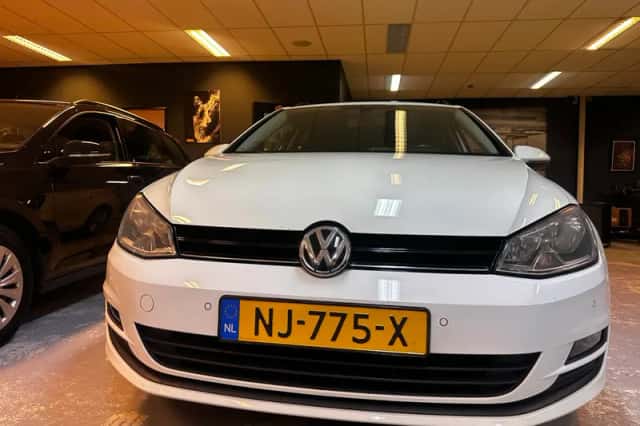 Volkswagen Golf (2017) thumbnail 2