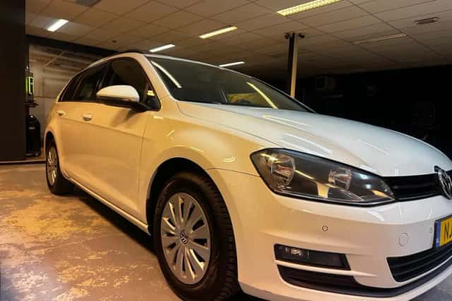 Volkswagen Golf (2017) thumbnail 3