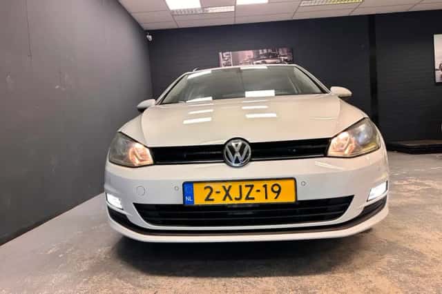 Volkswagen Golf (2014) thumbnail 2