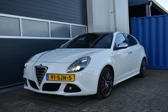 Alfa Romeo Giulietta (2011) thumbnail 1