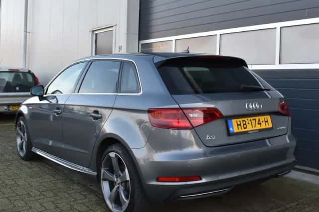 Audi A3 (2015) thumbnail 3