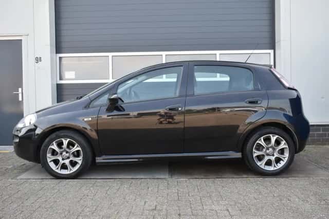 Fiat Punto (2014) thumbnail 2