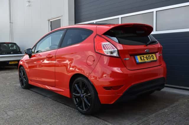 Ford Fiesta (2016) thumbnail 3
