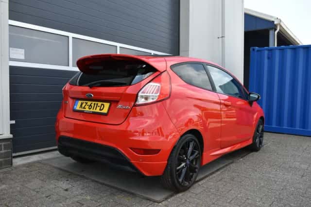 Ford Fiesta (2016) thumbnail 5