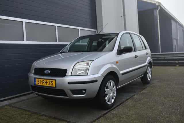 Ford Fusion (2004) thumbnail 1