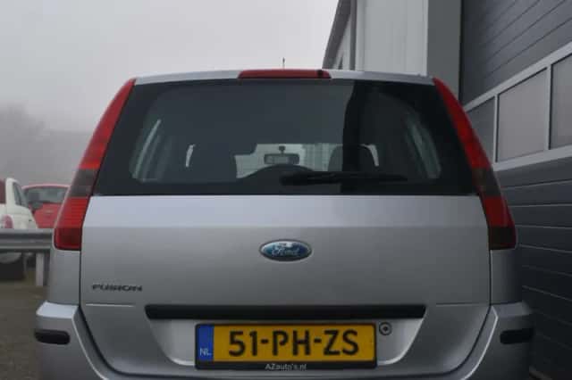 Ford Fusion (2004) thumbnail 4
