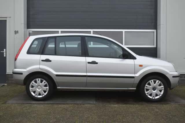 Ford Fusion (2004) thumbnail 6