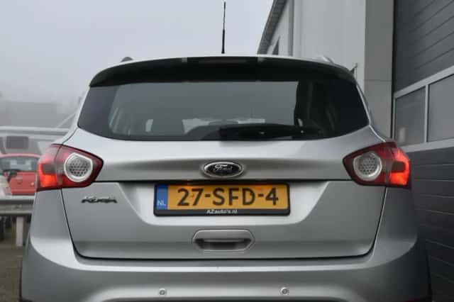 Ford Kuga (2011) thumbnail 4