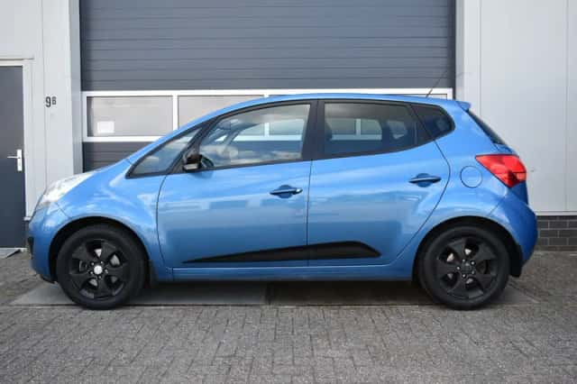 Kia Venga (2010) thumbnail 2