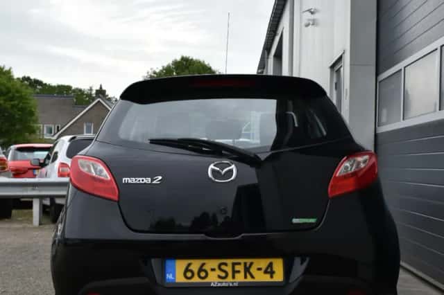Mazda 2 (2011) thumbnail 4