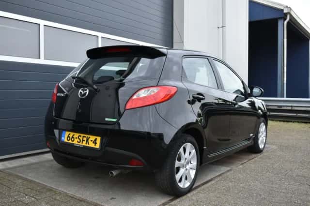 Mazda 2 (2011) thumbnail 5