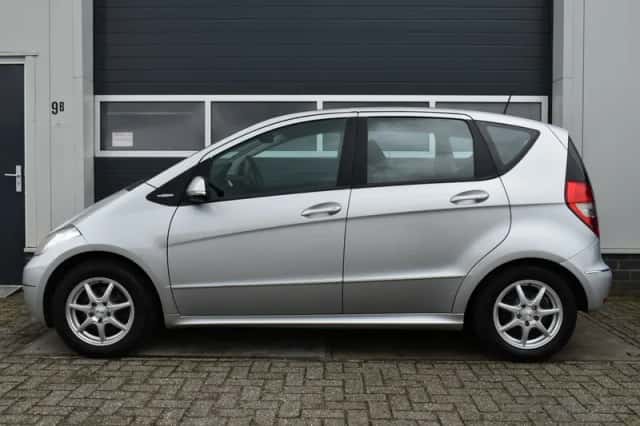Mercedes-Benz A-Klasse (2011) thumbnail 2