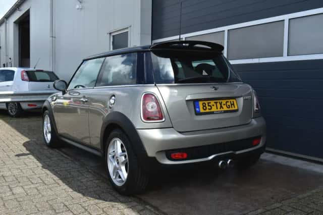 MINI Cooper S (2007) thumbnail 3