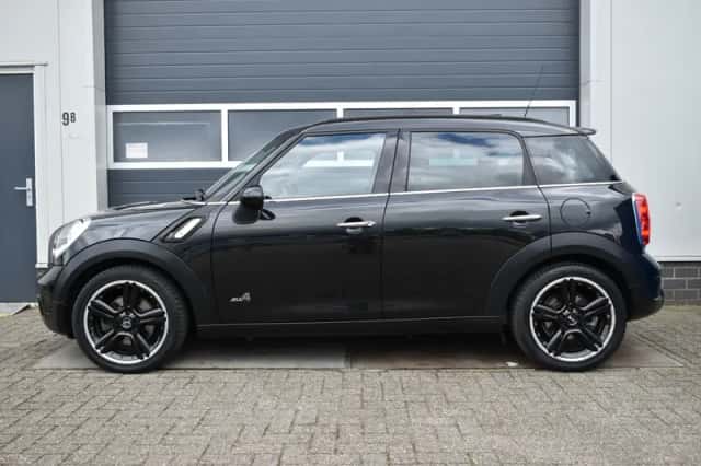 MINI Countryman (2011) thumbnail 2