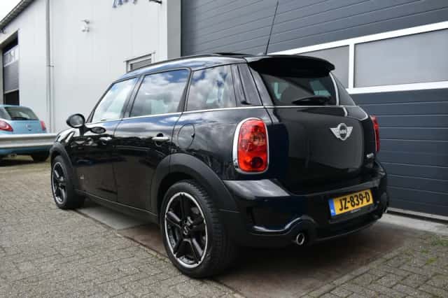 MINI Countryman (2011) thumbnail 3